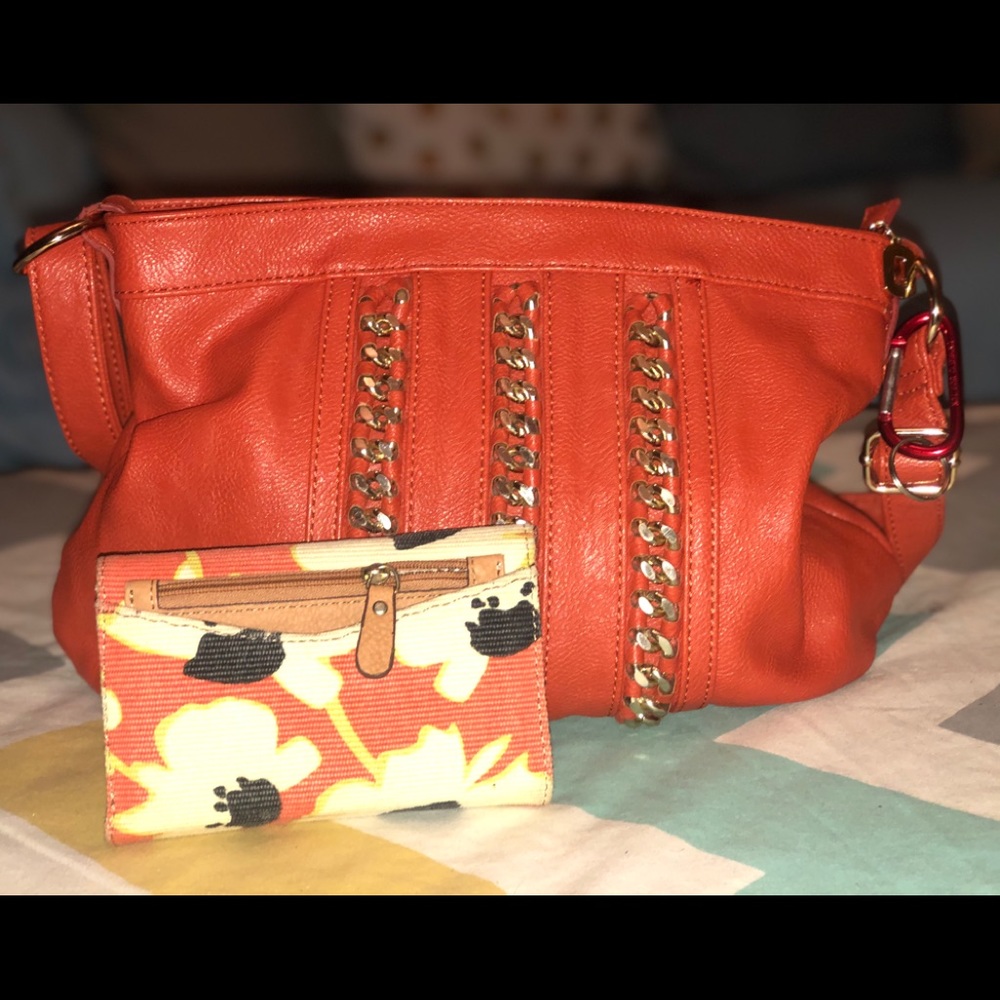 Trendy Over the Shoulder Purse with Floral Wallet